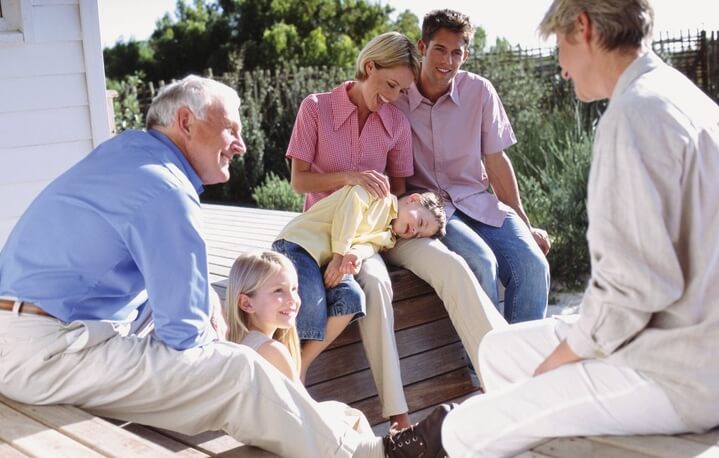 С кем жить молодой семье