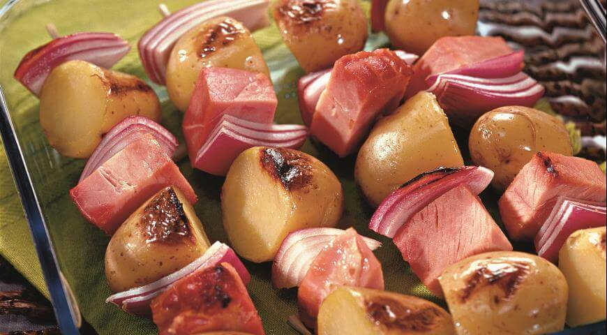 Шашлычки из молодого картофеля (с ветчиной)