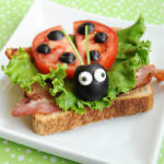 Оригинальный бутерброд с сыром “Божья коровка”