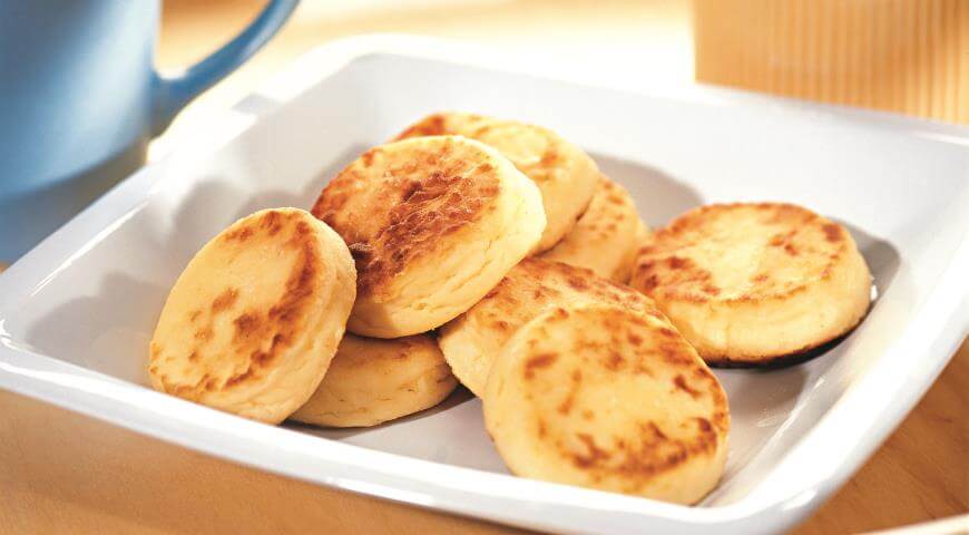 Сочные сырники с изюмом